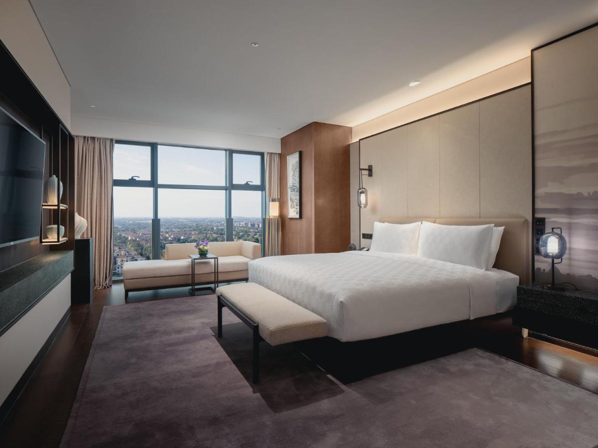 Hualuxe Kunshan Huaqiao By Ihg - F1 Racing Preferred Hotel Exterior photo
