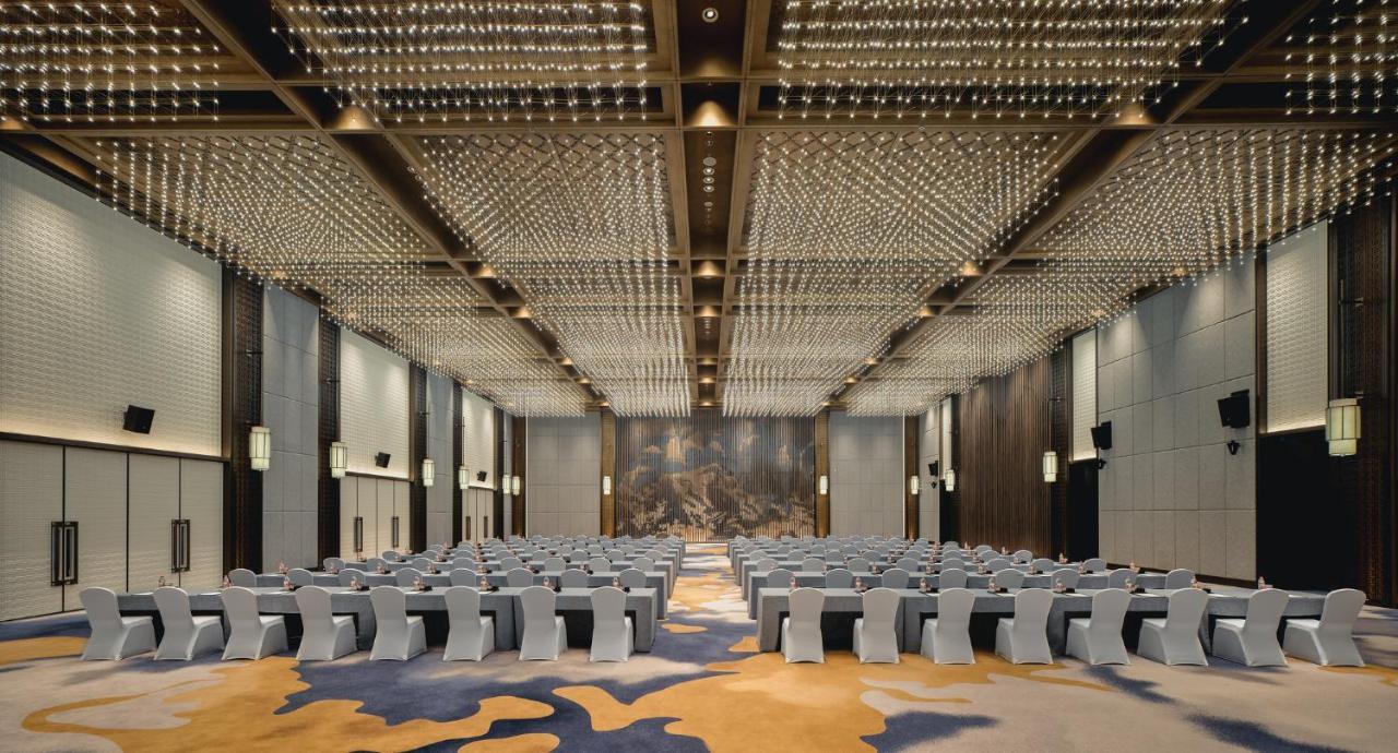 Hualuxe Kunshan Huaqiao By Ihg - F1 Racing Preferred Hotel Exterior photo